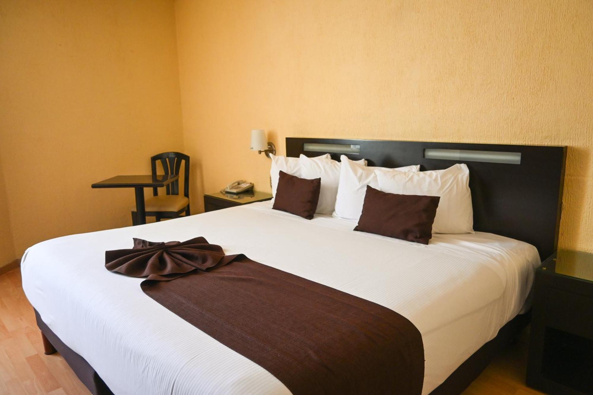 Hotel Santa Irene Guadalajara Extérieur photo