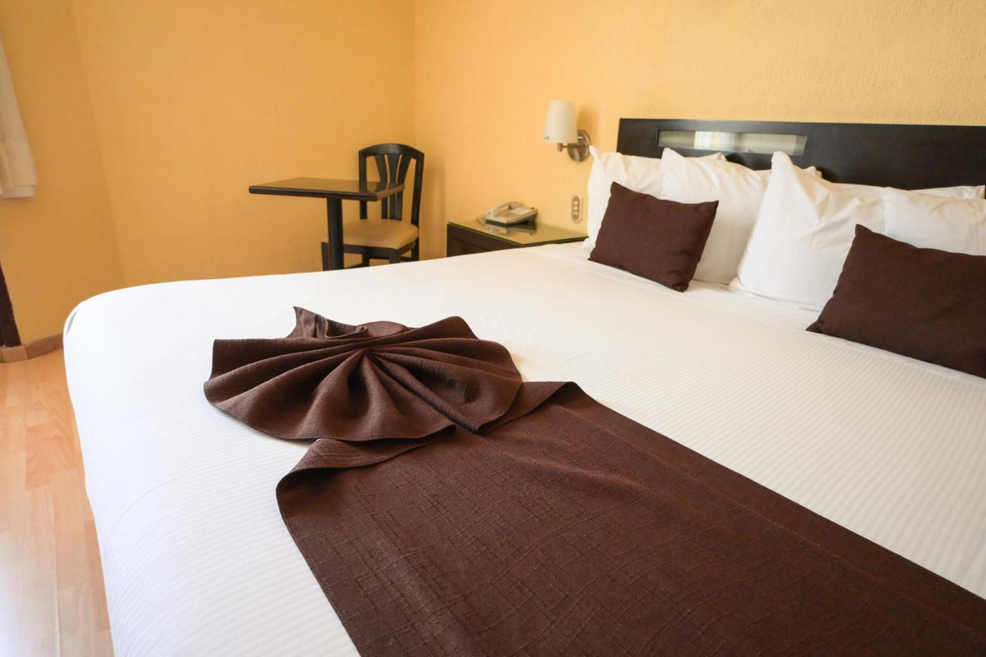 Hotel Santa Irene Guadalajara Extérieur photo