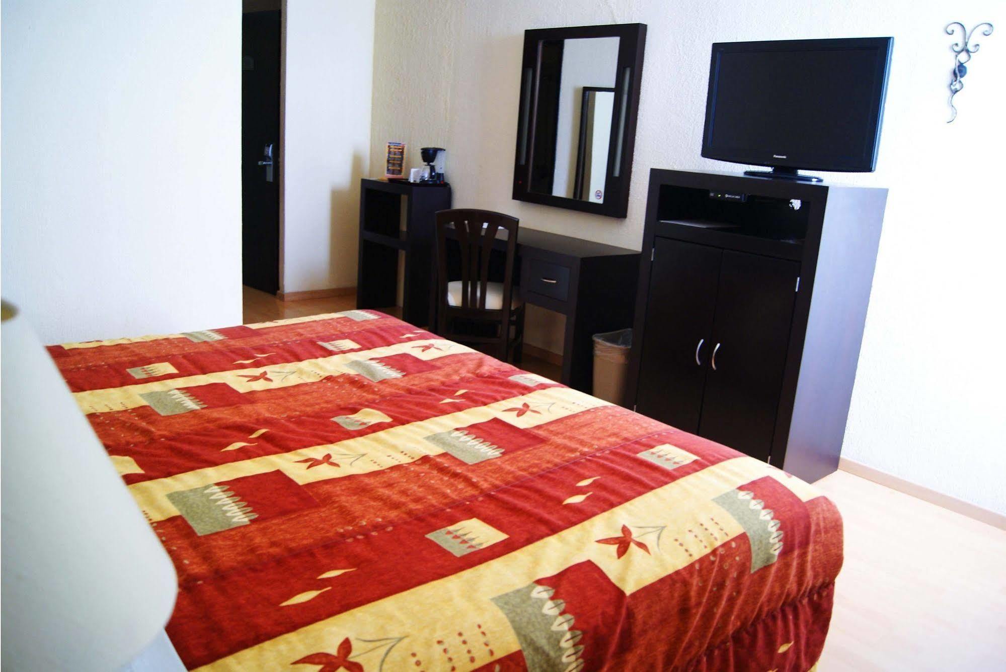 Hotel Santa Irene Guadalajara Extérieur photo