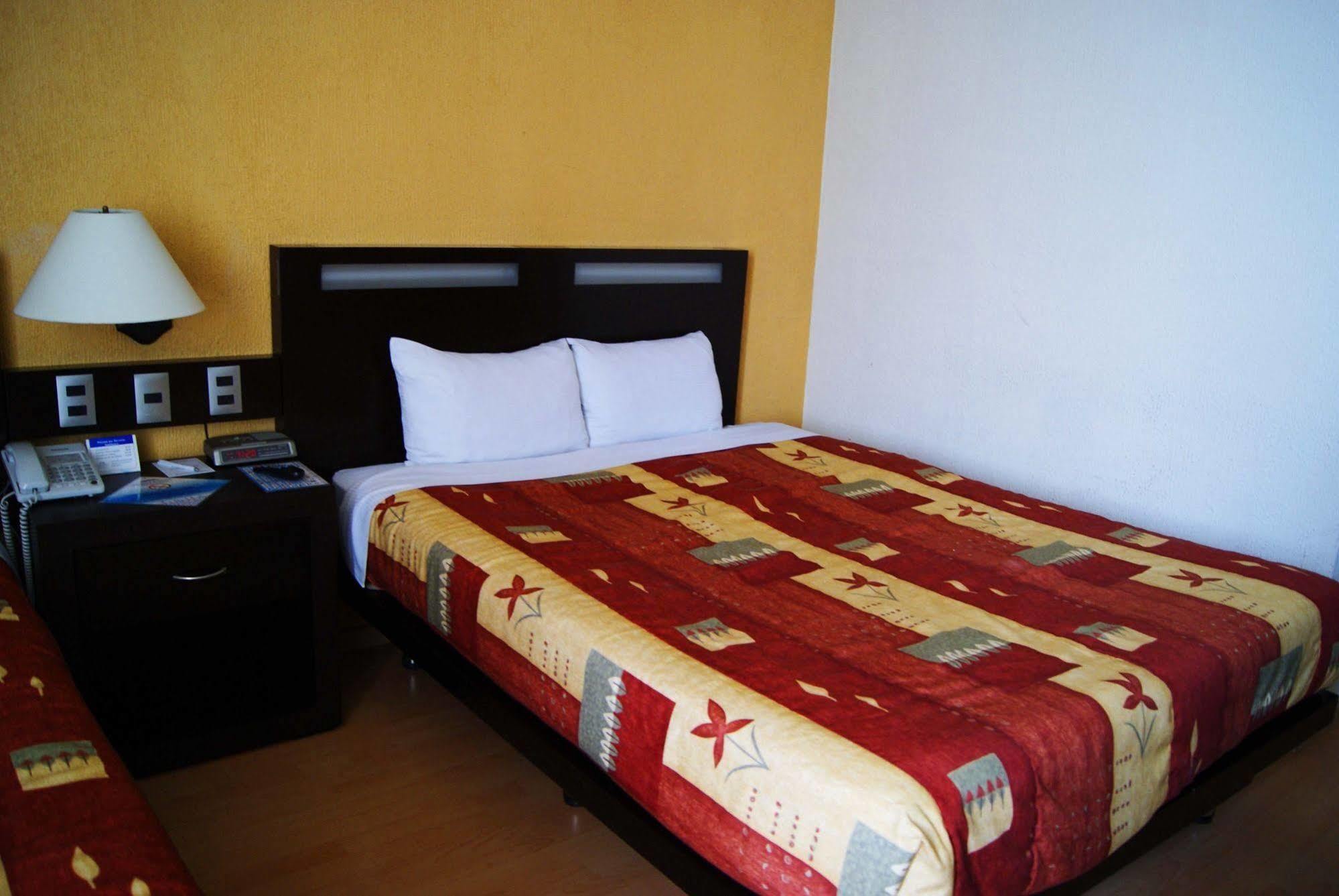Hotel Santa Irene Guadalajara Extérieur photo